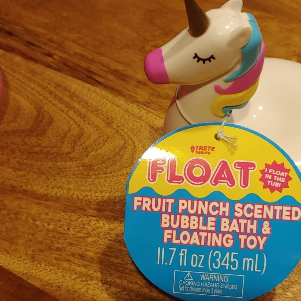 Host PICK Unicorn & Flamingo Scented Bubble Bath with Toy